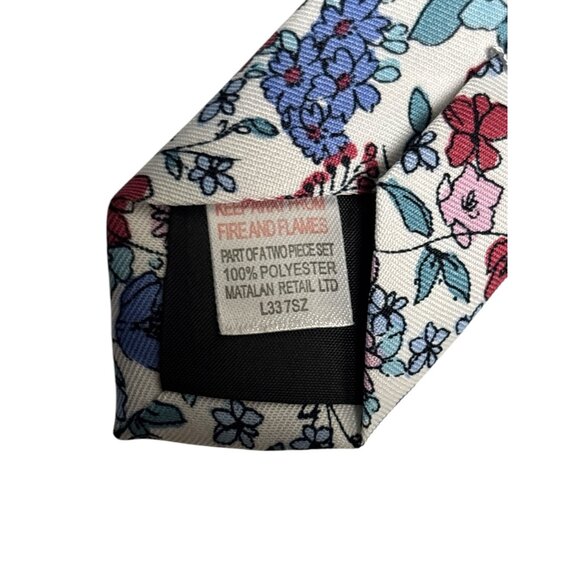 Taylor & Wright Floral Tie With Blue & Red Design 100% Polyester Slim Fit - Picture 4 of 6